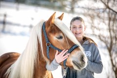 Valentina mit ihrem Haflinger Nesquick