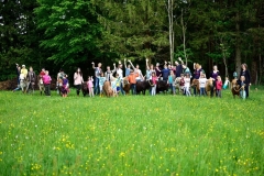 Eine glückliche Kinderrunde